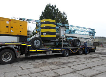 Self-erecting tower crane