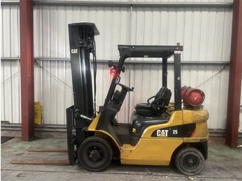LPG forklift CATERPILLAR GP