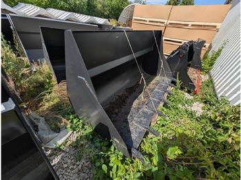 Wheel loader EURON STEEL S.R.O. EARTH BUCKET COMPLETE WITH TEETH - 2100 MM - 1.3 CBM: picture 4