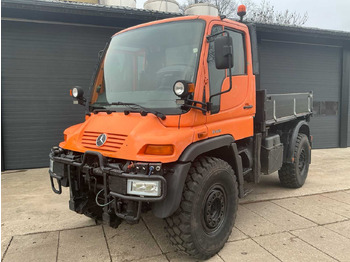Truck UNIMOG U400