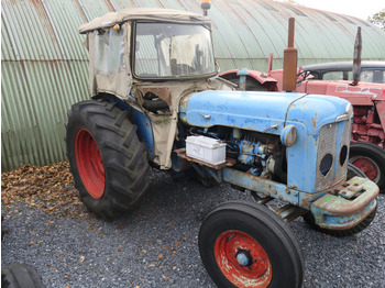 Farm tractor Tracteur agricole + treuil Ford Super Major: picture 2