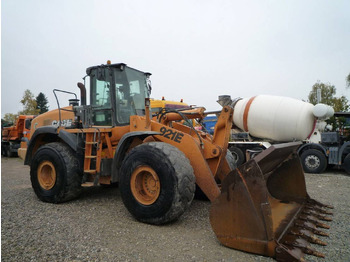Wheel loader Case 921E: picture 3