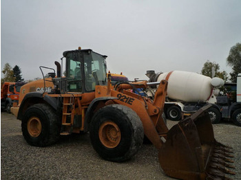 Wheel loader Case 921E: picture 4