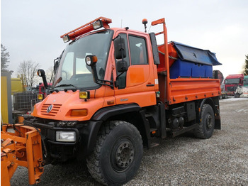 Snow removal vehicle UNIMOG U500