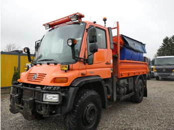 Snow removal vehicle UNIMOG U500