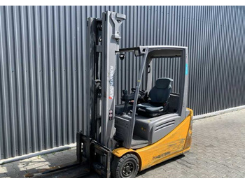 Electric forklift JUNGHEINRICH EFG