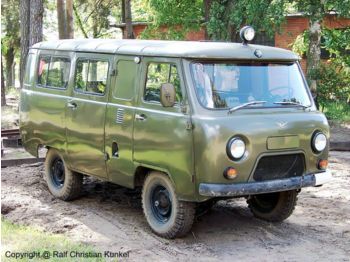 Box van UAZ GAZ 452: picture 1