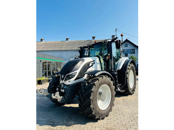 Farm tractor VALTRA T174