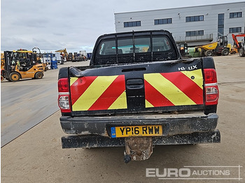 Pickup truck 2016 Toyota Hilux: picture 4