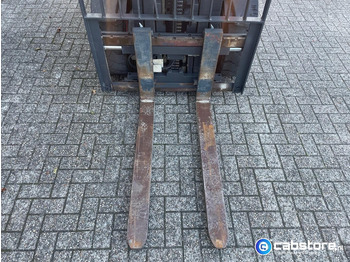 Diesel forklift Linde H35D-02 Heftruck - Bouwjaar 2013 - Draaiuren 6892 - Diesel - Side Shift - Freelift - Doorrij hoogte 217 cm !!: picture 5 Diesel forklift Linde H35D-02 Heftruck - Bouwjaar 2013 - Draaiuren 6892 - Diesel - Side Shift - Freelift - Doorrij hoogte 217 cm !!: picture 5