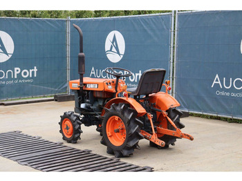 Farm tractor Kubota B5000: picture 4