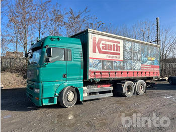Curtainsider truck MAN TGA 26.480