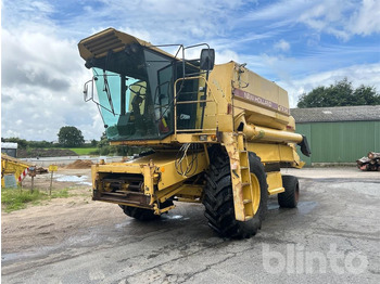 Combine harvester NEW HOLLAND TX34