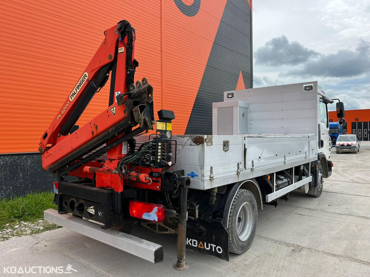 MAN TGL 8.180 4x2 PK 4200 YEAR 2013 / PLATFORM L=3710 - Dropside/ Flatbed truck, Crane truck: picture 4 MAN TGL 8.180 4x2 PK 4200 YEAR 2013 / PLATFORM L=3710 - Dropside/ Flatbed truck, Crane truck: picture 4