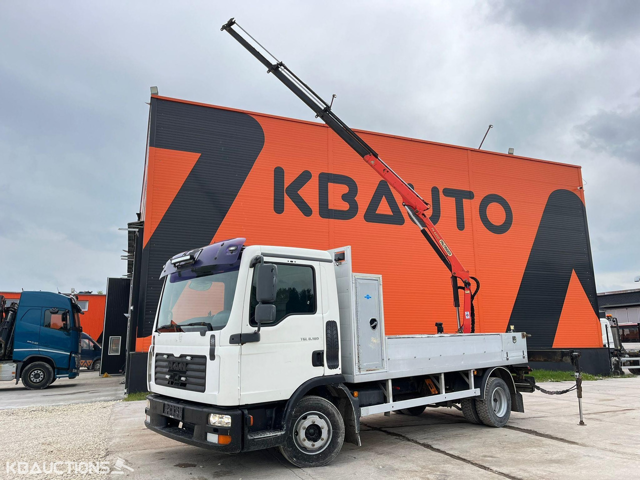 MAN TGL 8.180 4x2 PK 4200 YEAR 2013 / PLATFORM L=3710 - Dropside/ Flatbed truck, Crane truck: picture 1 MAN TGL 8.180 4x2 PK 4200 YEAR 2013 / PLATFORM L=3710 - Dropside/ Flatbed truck, Crane truck: picture 1