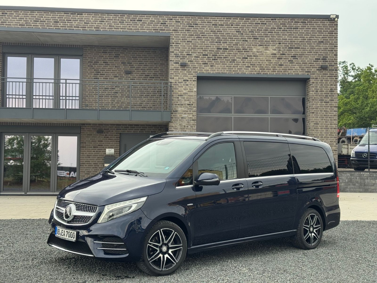 Mercedes-Benz V 250 AMG Avantg.Edition 4M Lang Distronic Stand - Passenger van: picture 1 Mercedes-Benz V 250 AMG Avantg.Edition 4M Lang Distronic Stand - Passenger van: picture 1