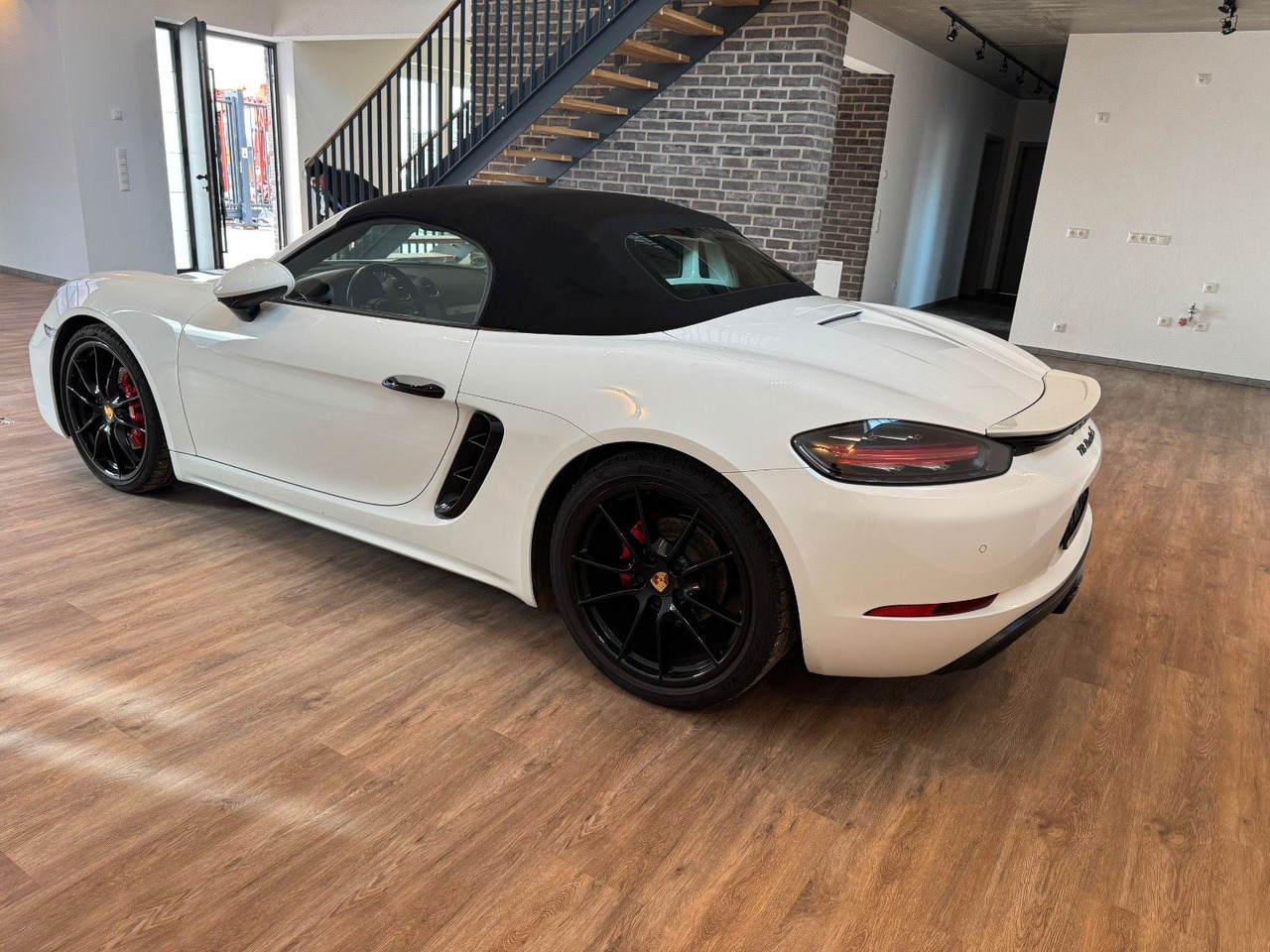 Porsche 718 Boxster S Sport Chrono Sport AGA Approved - Car: picture 4 Porsche 718 Boxster S Sport Chrono Sport AGA Approved - Car: picture 4