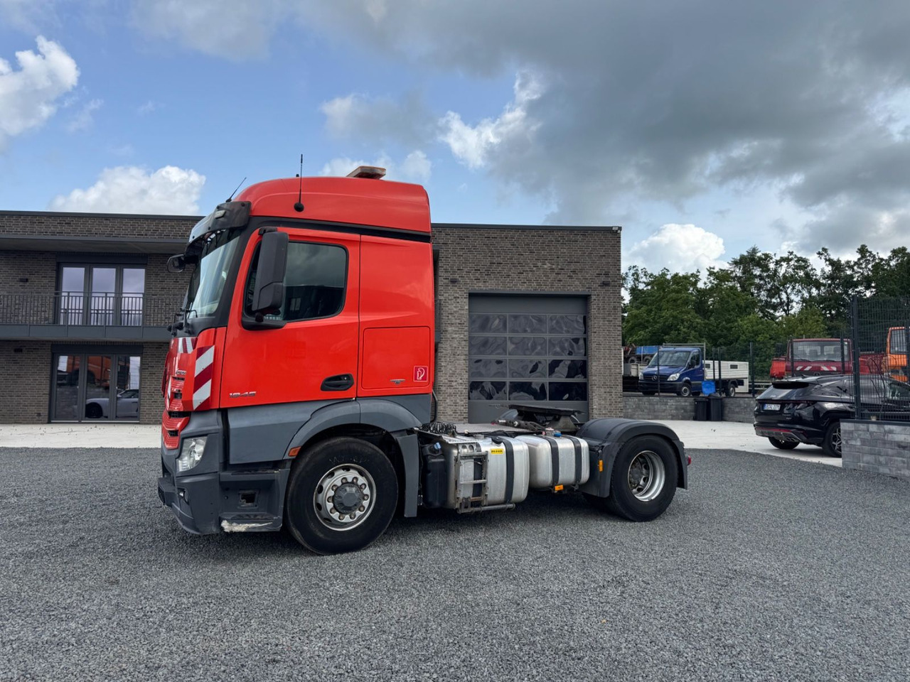 Mercedes-Benz Actros 1845 SZM 4x4 Abstanstemp. Kipphydr. - Tractor unit: picture 1 Mercedes-Benz Actros 1845 SZM 4x4 Abstanstemp. Kipphydr. - Tractor unit: picture 1