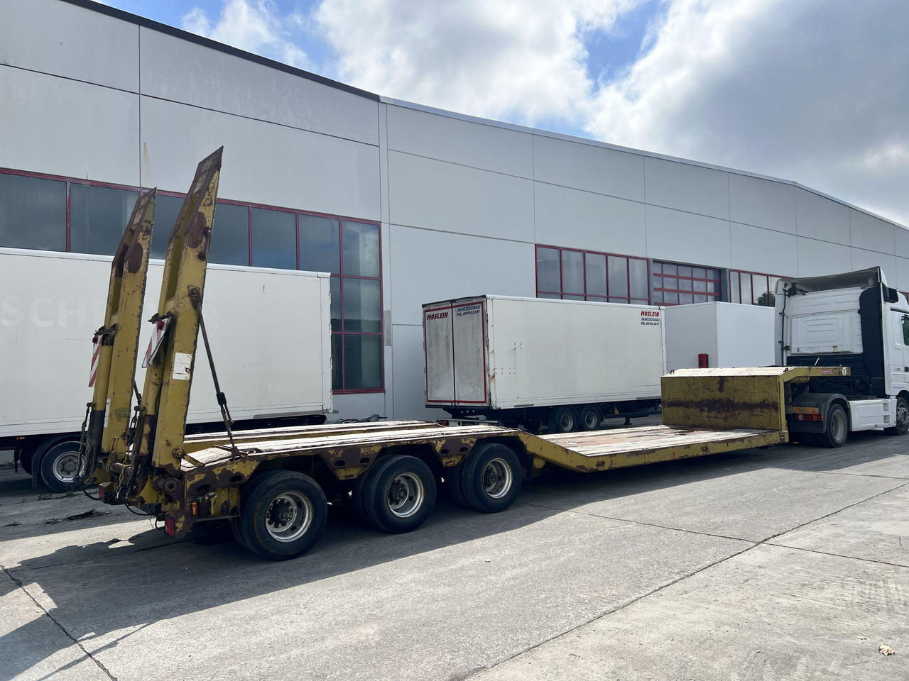 LANGENDORF SATBUE 30/38 3 Achs Tiefbett- Satteltieflader - Low loader semi-trailer: picture 5 LANGENDORF SATBUE 30/38 3 Achs Tiefbett- Satteltieflader - Low loader semi-trailer: picture 5