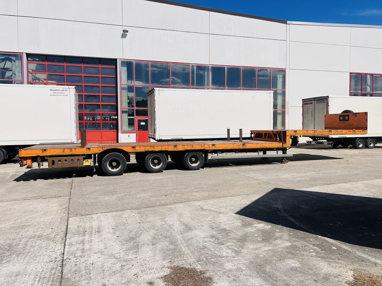Möslein 3 Achs Satteltieflader Plato 45 t GGfür Fertigt - Low loader semi-trailer: picture 1 Möslein 3 Achs Satteltieflader Plato 45 t GGfür Fertigt - Low loader semi-trailer: picture 1
