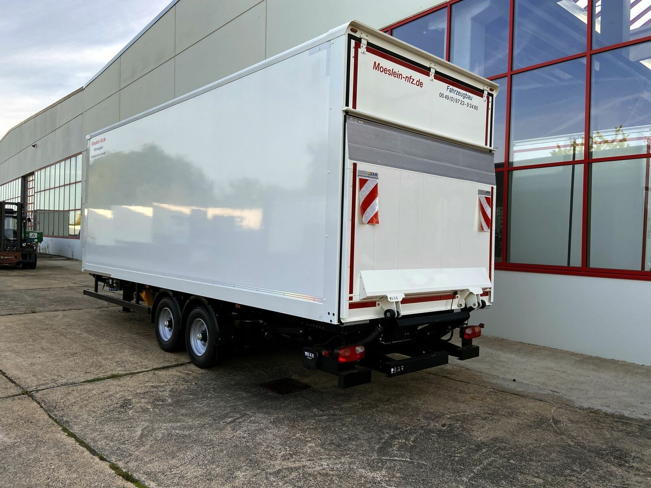 Closed box trailer Möslein  NEUER Tandem Koffer, Ladebordwand+ Durchladbar: picture 8