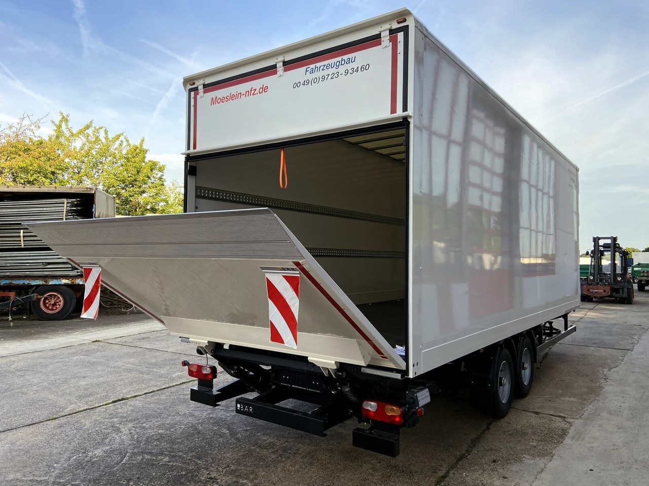 Closed box trailer Möslein  NEUER Tandem Koffer, Ladebordwand+ Durchladbar: picture 10