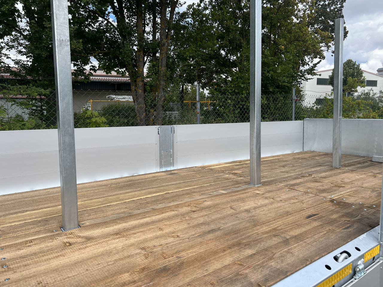 Möslein THT 11- G 6,2 Tandem Pritsche- Tieflader mit Rungentaschen - Dropside/ Flatbed trailer: picture 2 Möslein THT 11- G 6,2 Tandem Pritsche- Tieflader mit Rungentaschen - Dropside/ Flatbed trailer: picture 2