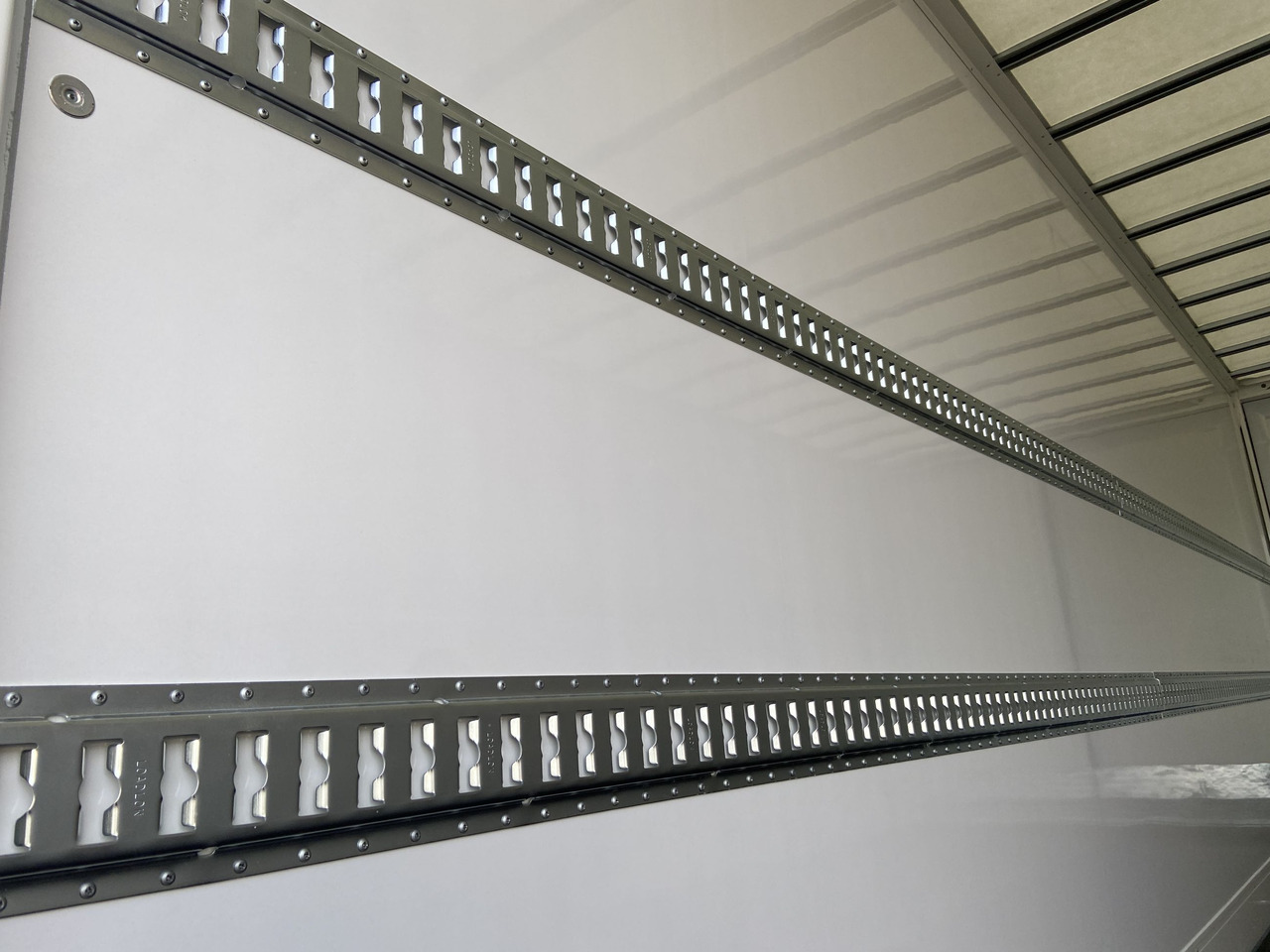 Möslein TKO 105 D 6m weiß Tandem- Koffer, Durchladbar, -- Neufahrzeug -- - Closed box trailer: picture 4 Möslein TKO 105 D 6m weiß Tandem- Koffer, Durchladbar, -- Neufahrzeug -- - Closed box trailer: picture 4