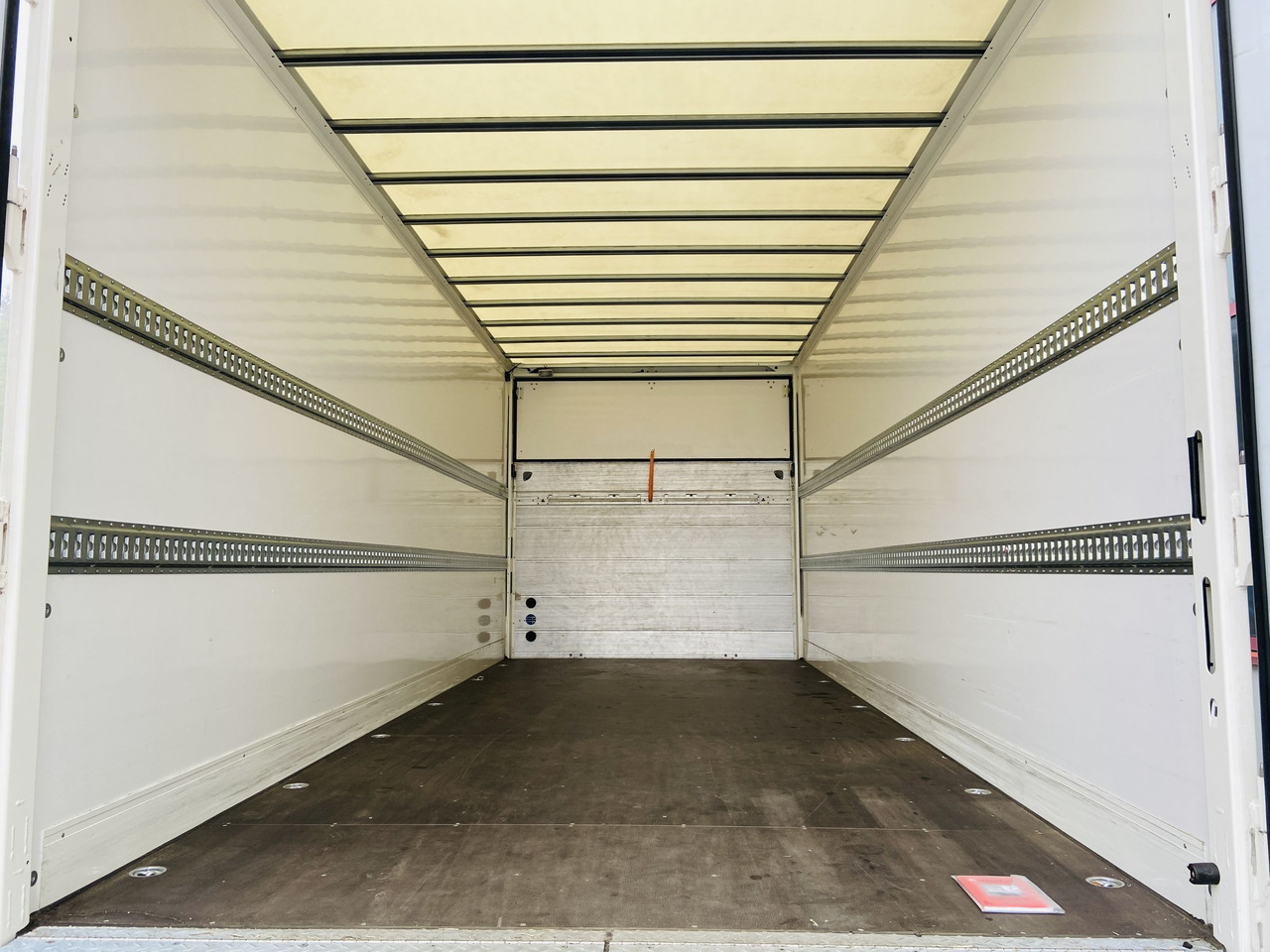 Möslein TKO 105 DL Schwebheim Tandem Koffer, Ladebordwand 1,5 t + Durchladbar-- Wenig Benutzt -- - Closed box trailer: picture 2 Möslein TKO 105 DL Schwebheim Tandem Koffer, Ladebordwand 1,5 t + Durchladbar-- Wenig Benutzt -- - Closed box trailer: picture 2