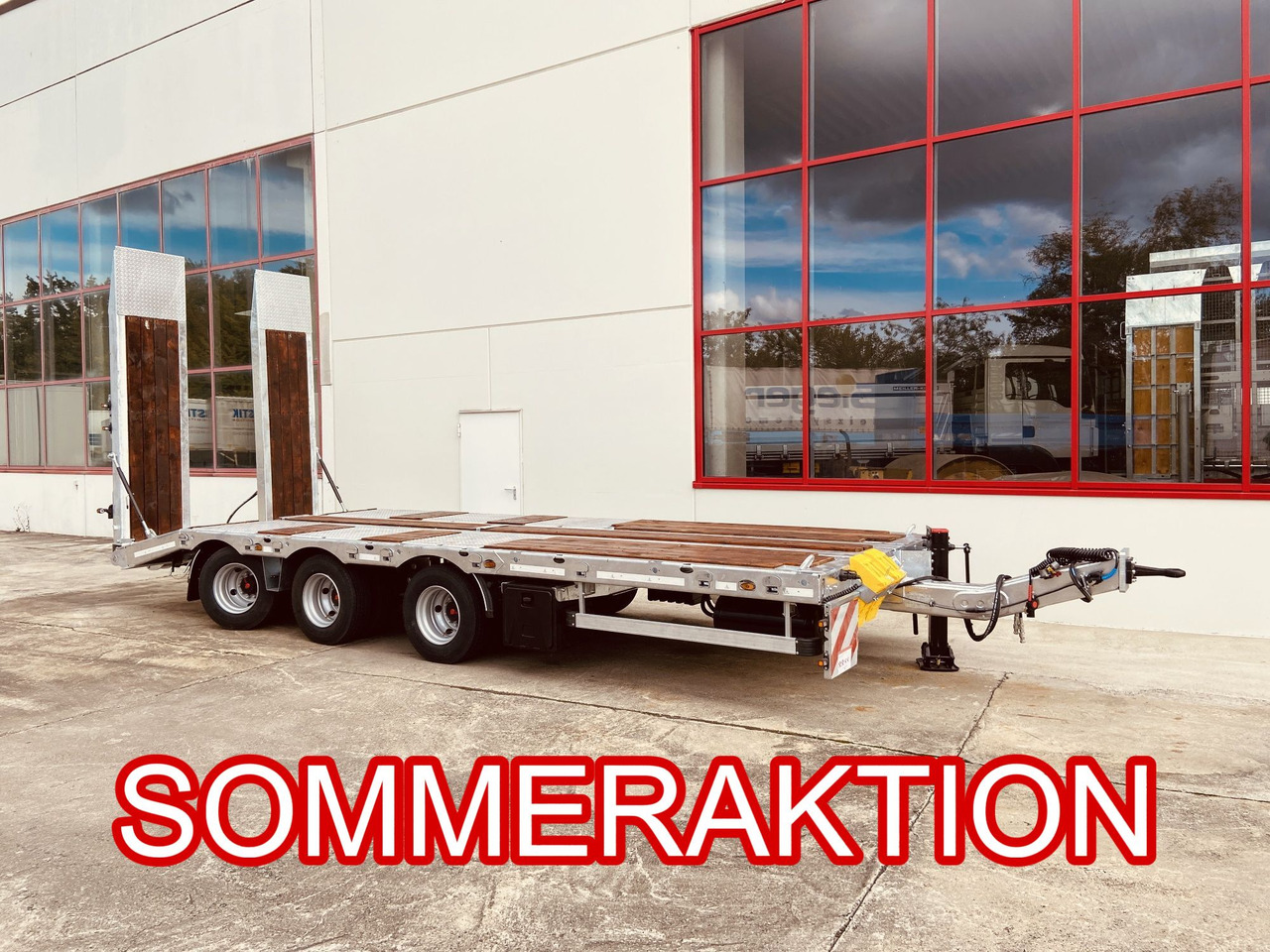 Möslein TT 31 F 31 t GG Tridem- Tieflader 3 Achs, gelenktNeufahrzeug - Low loader trailer: picture 1 Möslein TT 31 F 31 t GG Tridem- Tieflader 3 Achs, gelenktNeufahrzeug - Low loader trailer: picture 1