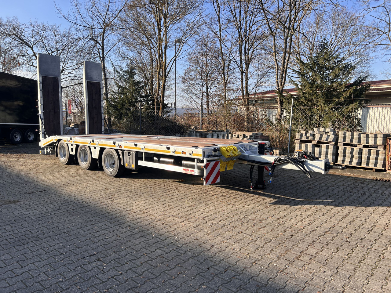Möslein TT 34 Zugrohr Gerade  34 t GG Tridem- Tieflader 3 Achs, gelenktNeufahrzeug - Low loader trailer: picture 5 Möslein TT 34 Zugrohr Gerade  34 t GG Tridem- Tieflader 3 Achs, gelenktNeufahrzeug - Low loader trailer: picture 5