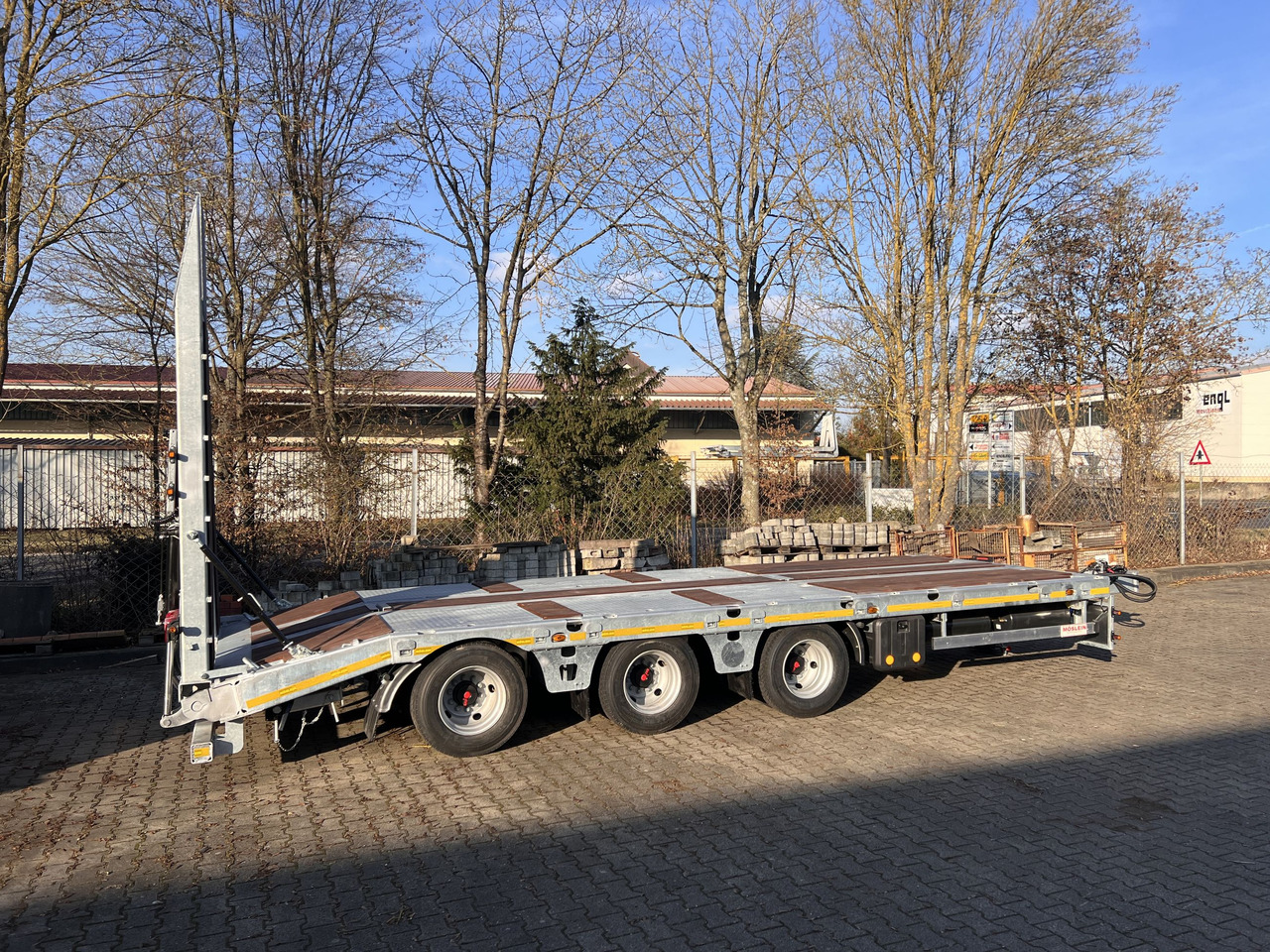 Möslein TT 34 Zugrohr Gerade  34 t GG Tridem- Tieflader 3 Achs, gelenktNeufahrzeug - Low loader trailer: picture 4 Möslein TT 34 Zugrohr Gerade  34 t GG Tridem- Tieflader 3 Achs, gelenktNeufahrzeug - Low loader trailer: picture 4