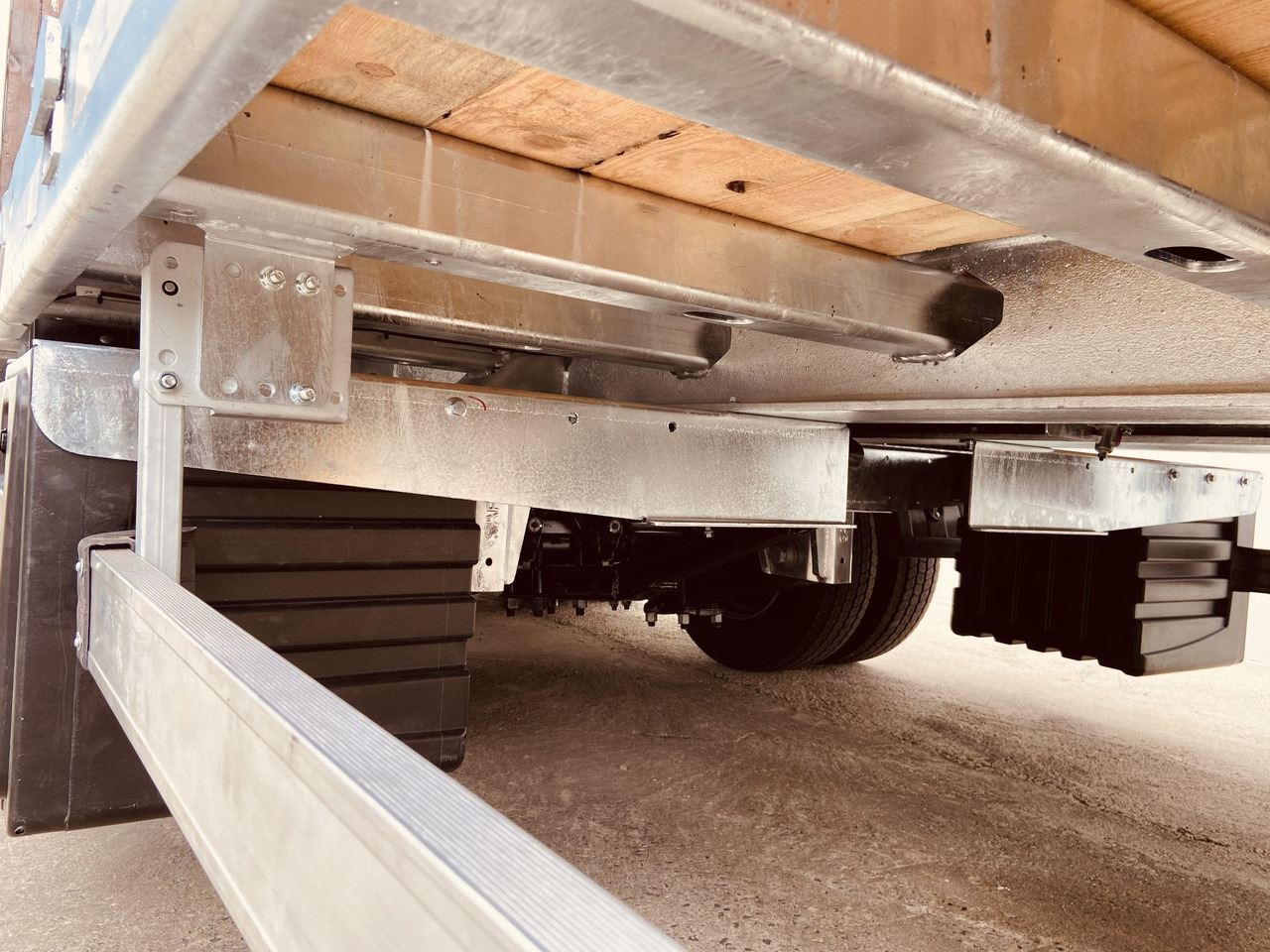 Möslein TT 34 Zugrohr Gerade  34 t GG Tridem- Tieflader 3 Achs, gelenktNeufahrzeug - Low loader trailer: picture 2 Möslein TT 34 Zugrohr Gerade  34 t GG Tridem- Tieflader 3 Achs, gelenktNeufahrzeug - Low loader trailer: picture 2