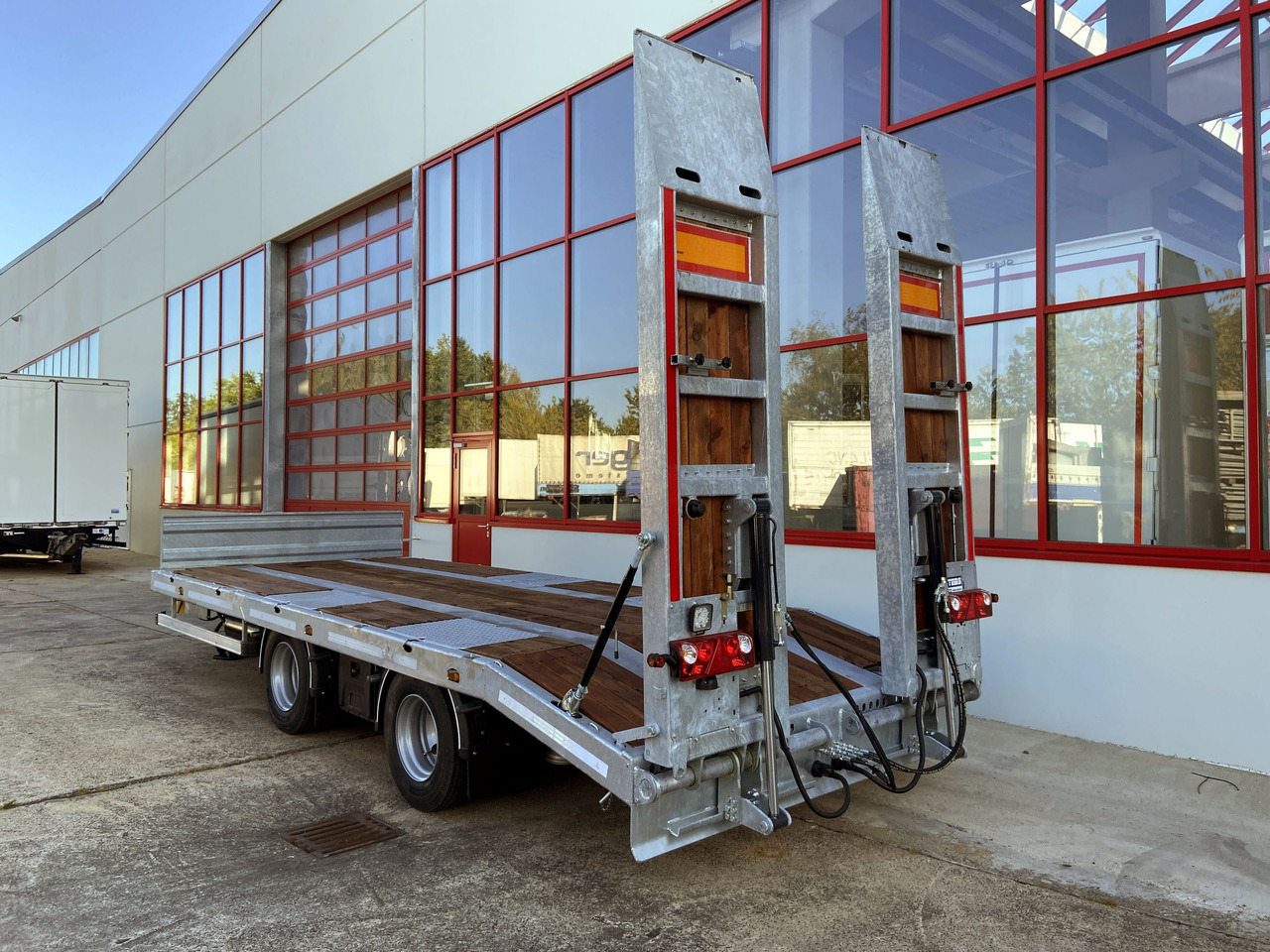 Möslein TT21-6,5 hydr 21 t Tandemtieflader, hydr. Rampen, NEU - Low loader trailer: picture 2 Möslein TT21-6,5 hydr 21 t Tandemtieflader, hydr. Rampen, NEU - Low loader trailer: picture 2