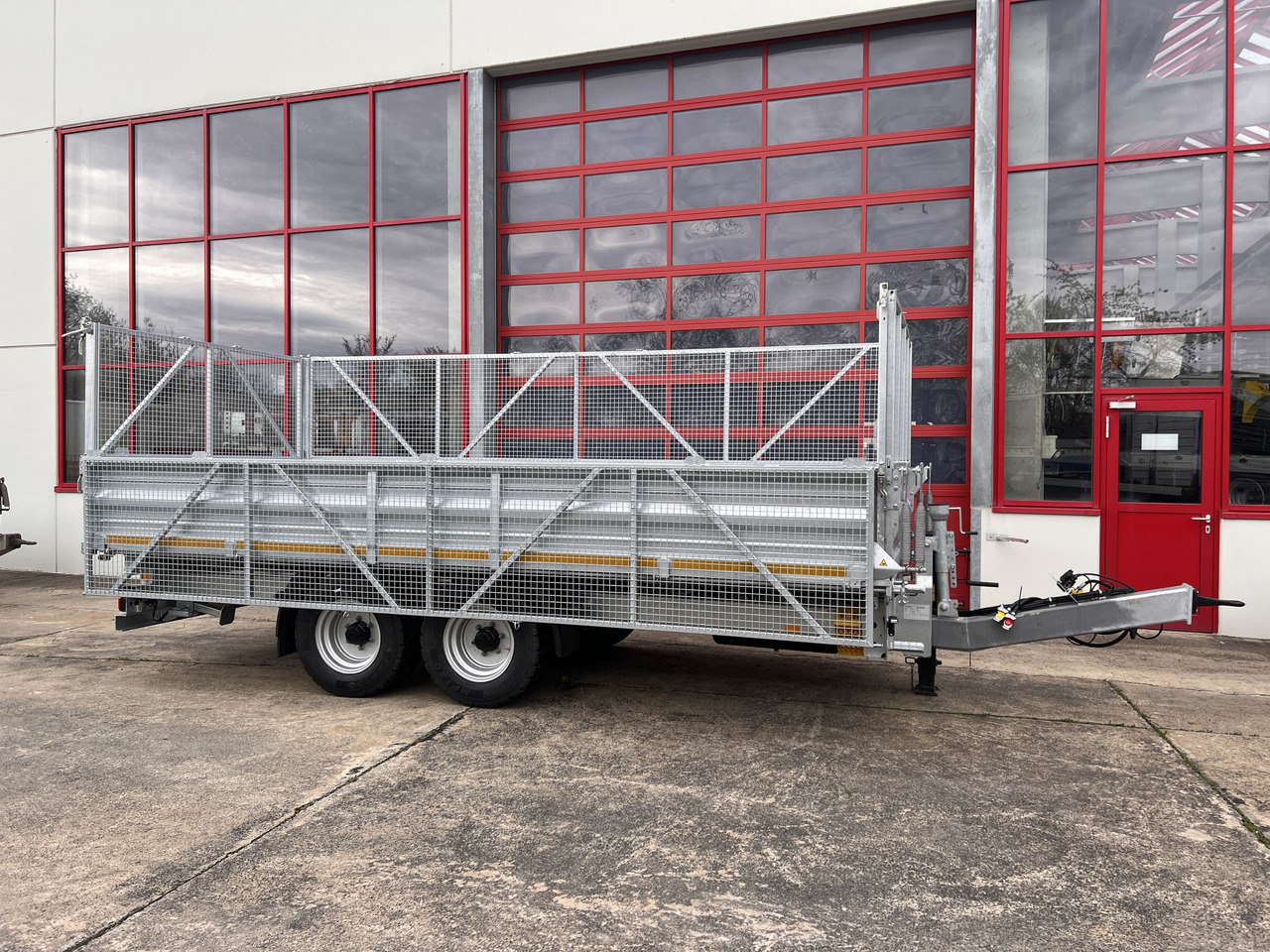 Möslein TTD 14 5,70 m 14 t Tandem- Kipper Tieflader 5,70 m lang, Breite Reifen-- Neufahrzeug -- - Tipper trailer: picture 5 Möslein TTD 14 5,70 m 14 t Tandem- Kipper Tieflader 5,70 m lang, Breite Reifen-- Neufahrzeug -- - Tipper trailer: picture 5