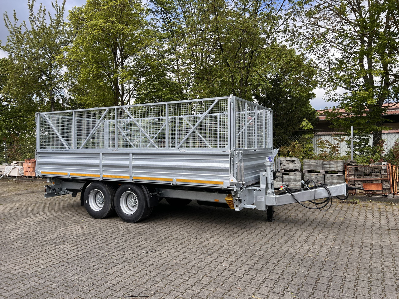 Möslein TTD 14 5,70 m 14 t Tandem- Kipper Tieflader 5,70 m lang, Breite Reifen-- Neufahrzeug -- - Tipper trailer: picture 3 Möslein TTD 14 5,70 m 14 t Tandem- Kipper Tieflader 5,70 m lang, Breite Reifen-- Neufahrzeug -- - Tipper trailer: picture 3