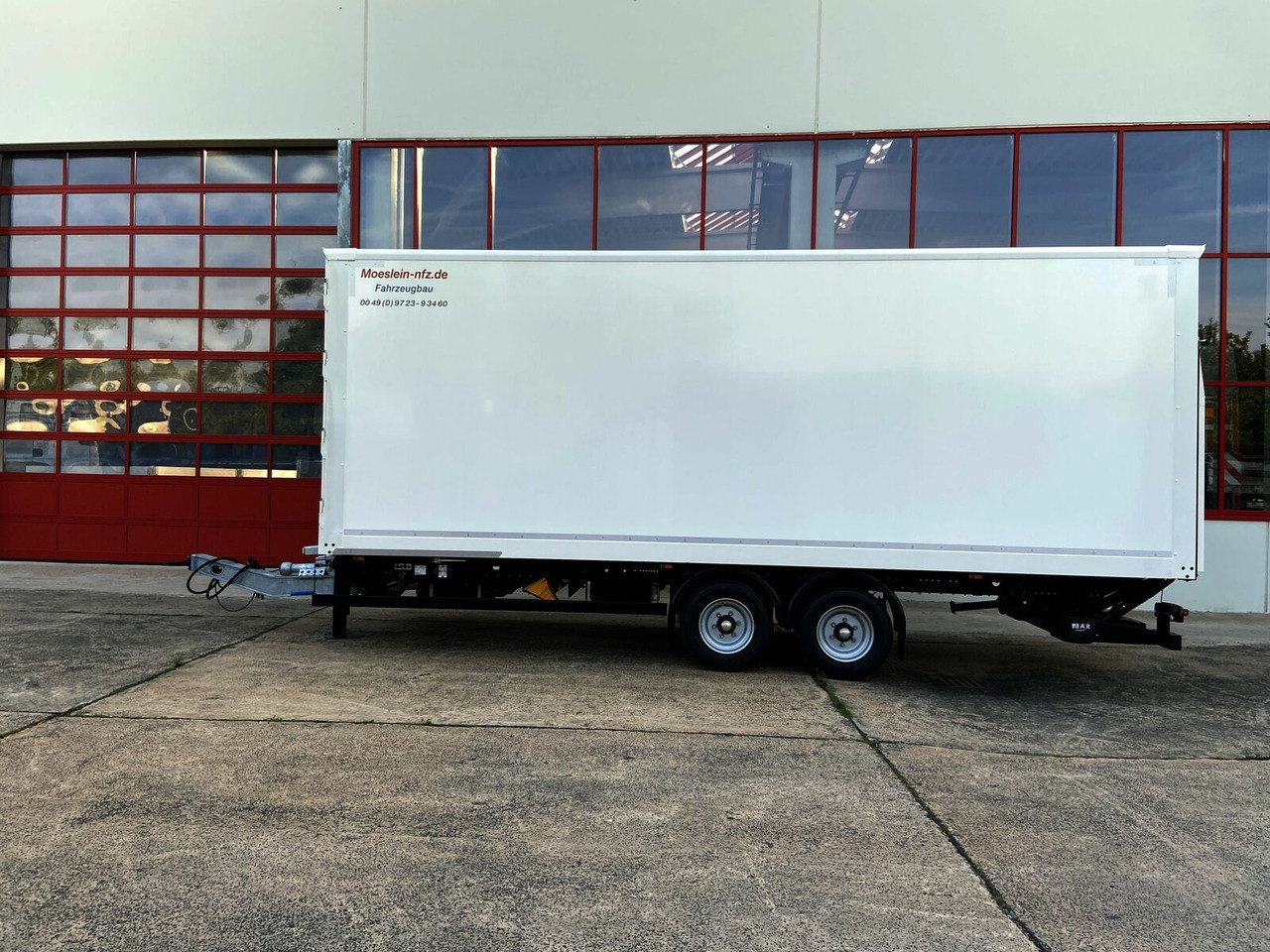 Closed box trailer Möslein  Tandem Koffer, Ladebordwand 1,5 t + Durchladbar: picture 9