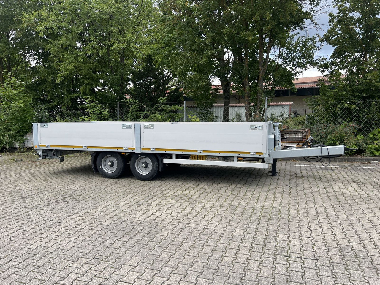 Möslein Tandem Pritsche- Tieflader mit Rungentaschen - Low loader trailer: picture 3 Möslein Tandem Pritsche- Tieflader mit Rungentaschen - Low loader trailer: picture 3