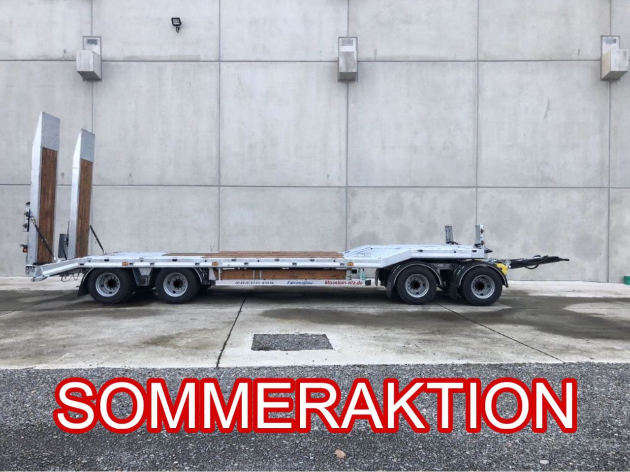 Low loader trailer Möslein  neuer 4 Achs Tieflader hydraulischen Rampen: picture 1