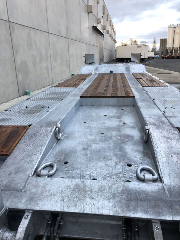 Low loader trailer Möslein  neuer 4 Achs Tieflader hydraulischen Rampen: picture 11