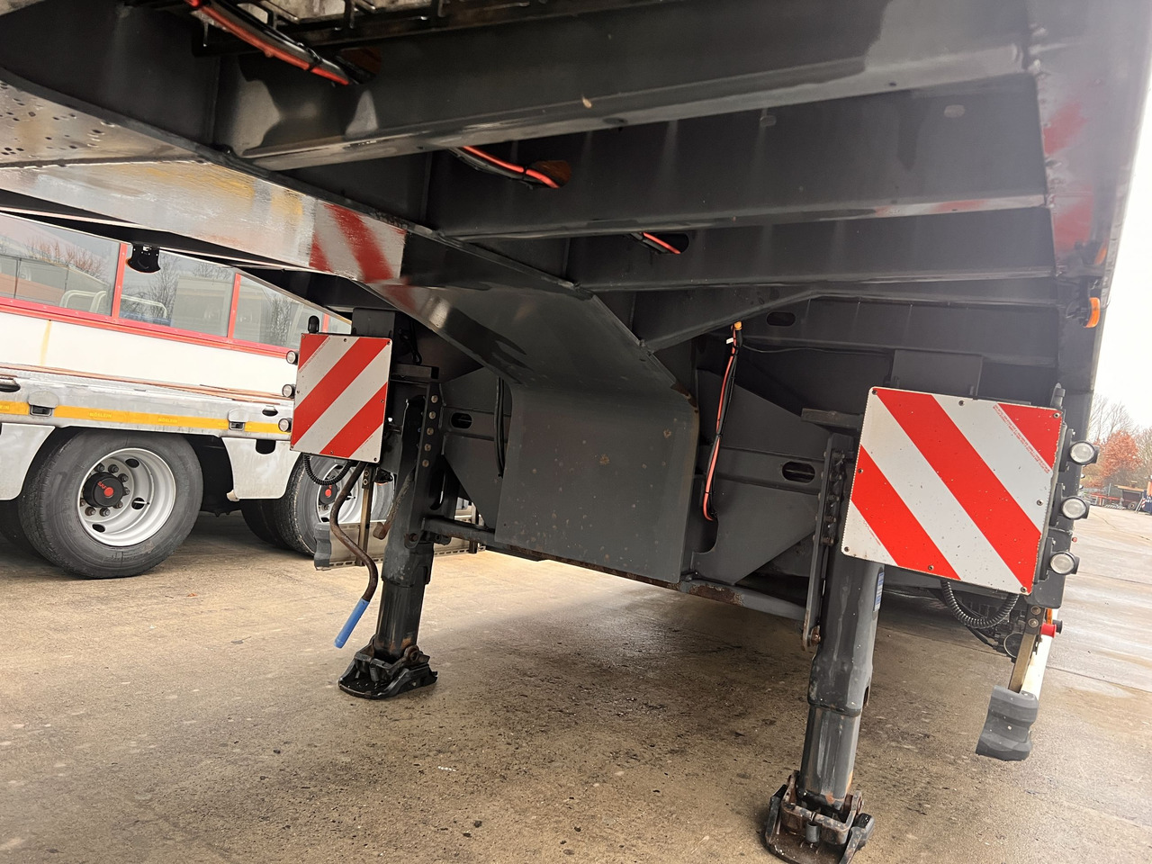 Low loader semi-trailer for transportation of heavy machinery t3  3 Achs Satteltieflader: picture 9