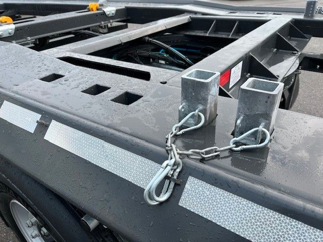 Außenroller 18 AR Außenroller 18 AR - Roll-off/ Skip trailer: picture 4 Außenroller 18 AR Außenroller 18 AR - Roll-off/ Skip trailer: picture 4