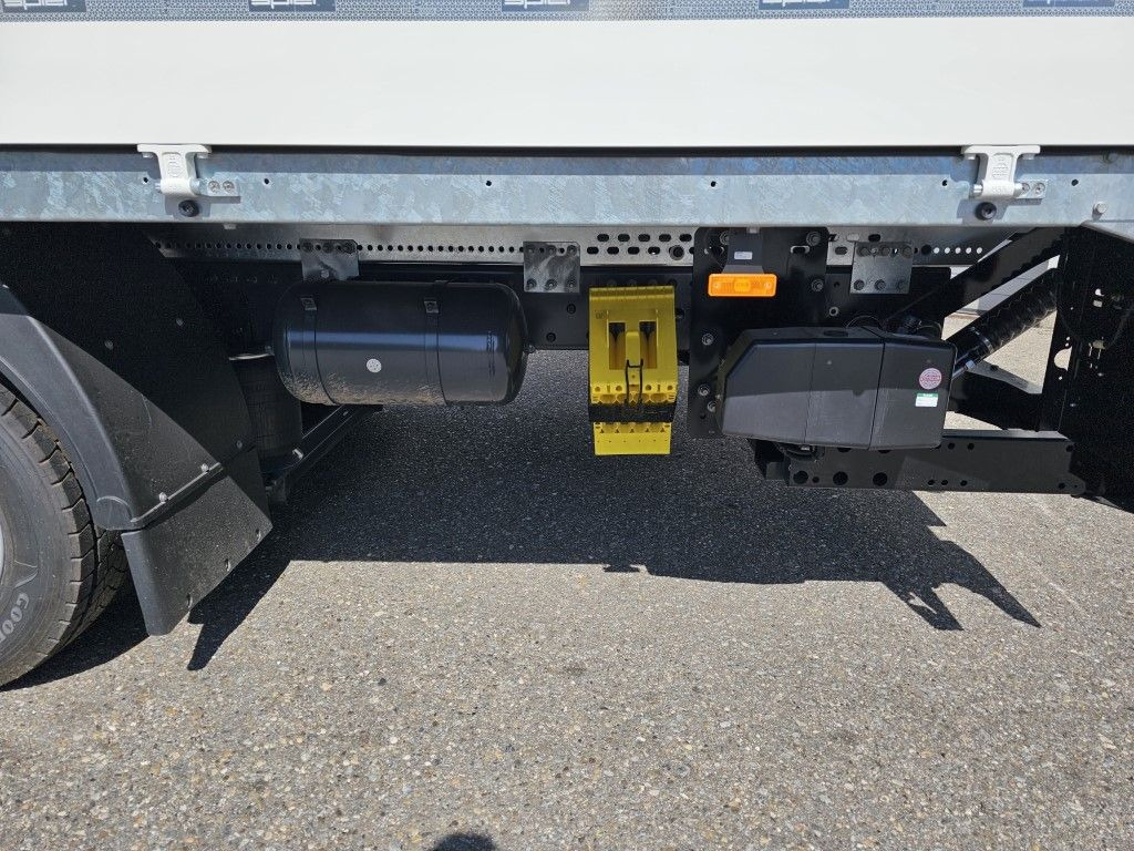 New Curtainsider truck DAF LF 210 7,49t Spier Pritsche-Plane LBW Tageszulas DAF FA LF 210 08t Spier Pritsche mit LBW: picture 7