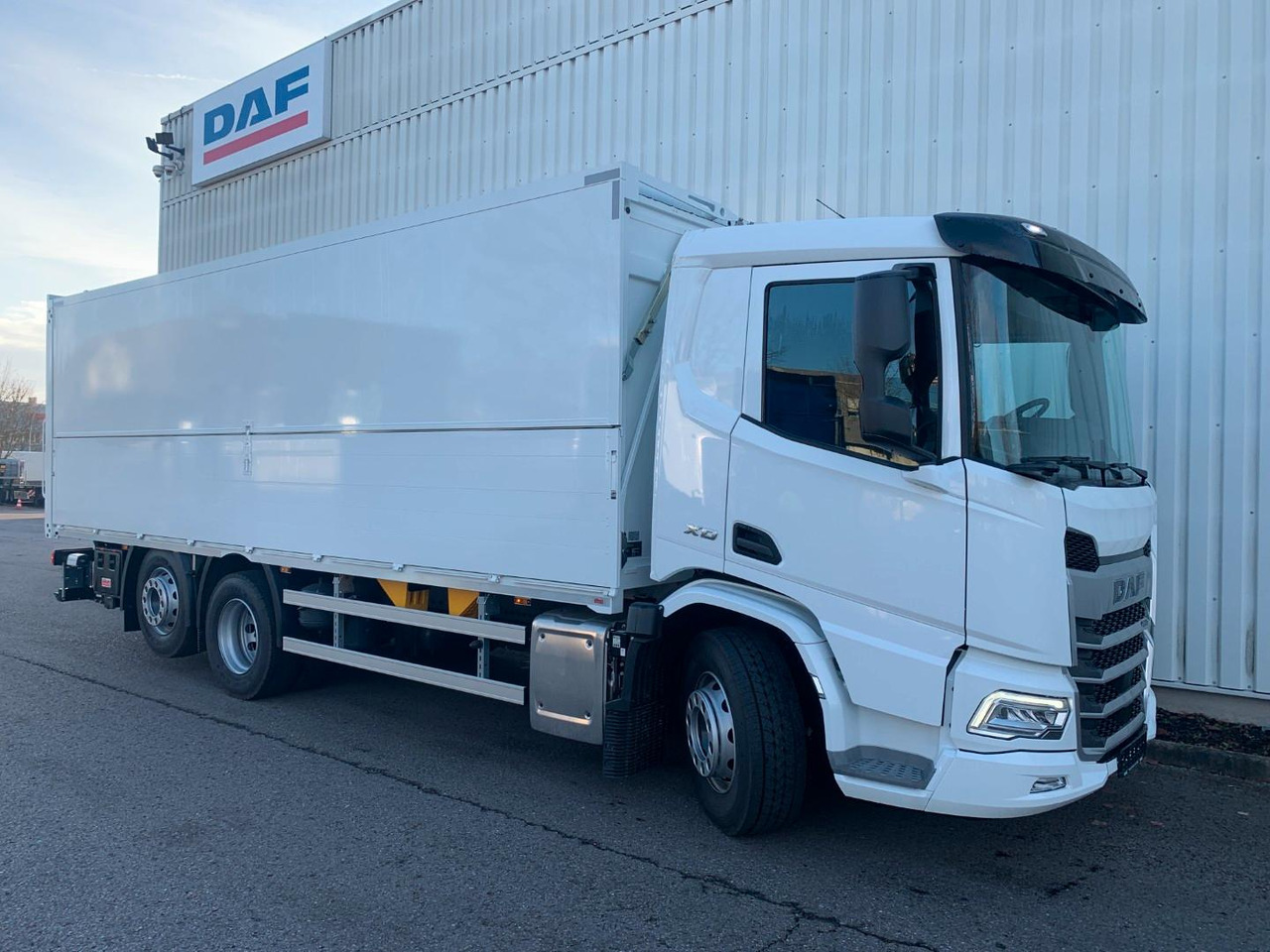 DAF XD 450 FAN Fahrgestell DAF XD 450 FAN Swing-Board-Aufbau - Cab chassis truck: picture 1 DAF XD 450 FAN Fahrgestell DAF XD 450 FAN Swing-Board-Aufbau - Cab chassis truck: picture 1