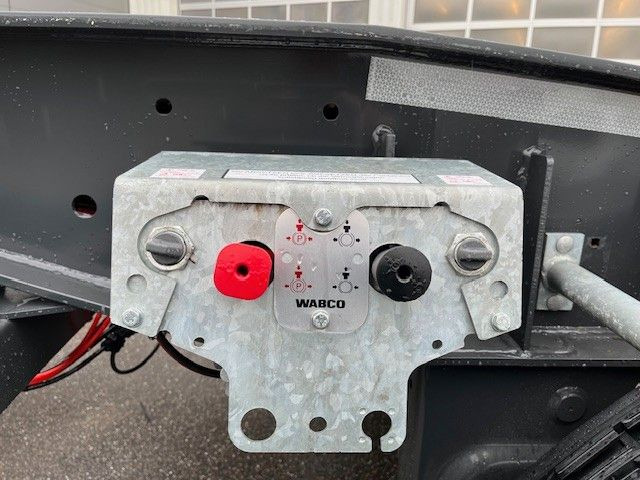 Schlittenanhänger 18 S Schlittenanhänger 18 S - Roll-off/ Skip trailer: picture 4 Schlittenanhänger 18 S Schlittenanhänger 18 S - Roll-off/ Skip trailer: picture 4