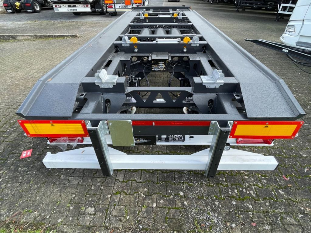 Wielton 2-Achs Außenroller-Abrollanhänger Wielton 2-Achs Außenroller-Abrollanhänger - Roll-off/ Skip trailer: picture 4 Wielton 2-Achs Außenroller-Abrollanhänger Wielton 2-Achs Außenroller-Abrollanhänger - Roll-off/ Skip trailer: picture 4