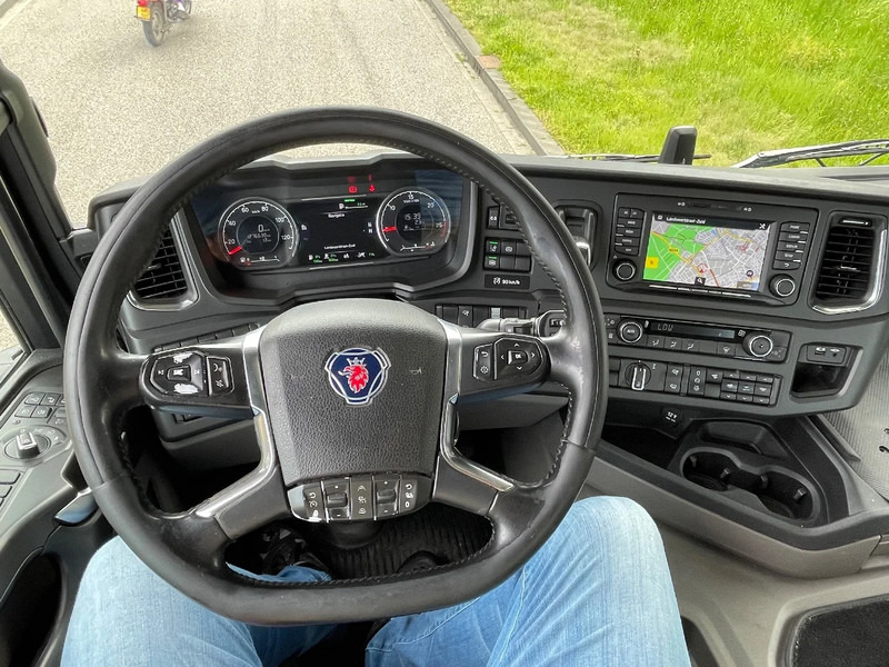 Interior photo 1: Tractor unit Scania G500 4-2019 retarder