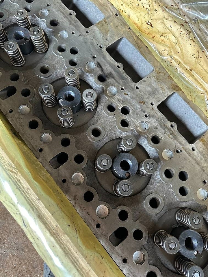 CAT 0R2181 0R-2181 cylinder head - Engine for Construction machinery: picture 2 CAT 0R2181 0R-2181 cylinder head - Engine for Construction machinery: picture 2