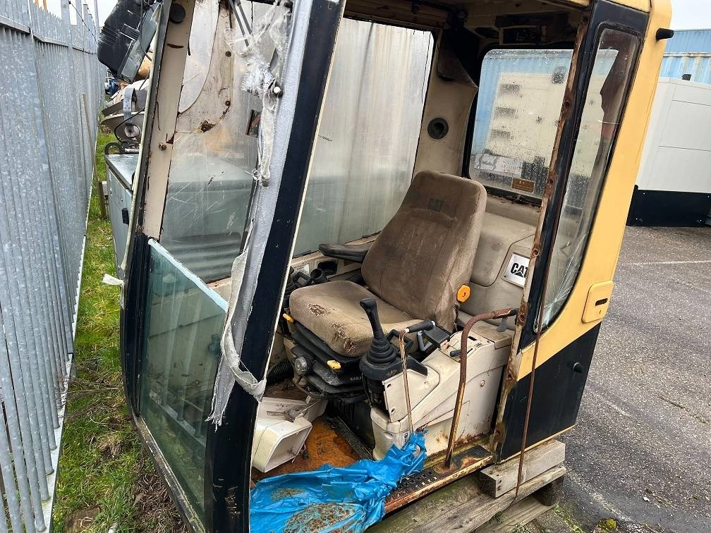 CAT 315 320 325 330 cabin - Cab for Construction machinery: picture 1 CAT 315 320 325 330 cabin - Cab for Construction machinery: picture 1