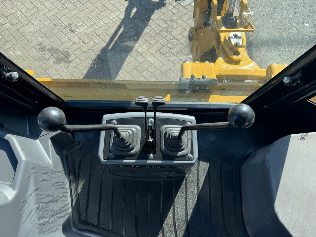 Backhoe loader CAT 424 4X4 ( UNUSED NEW ): picture 11